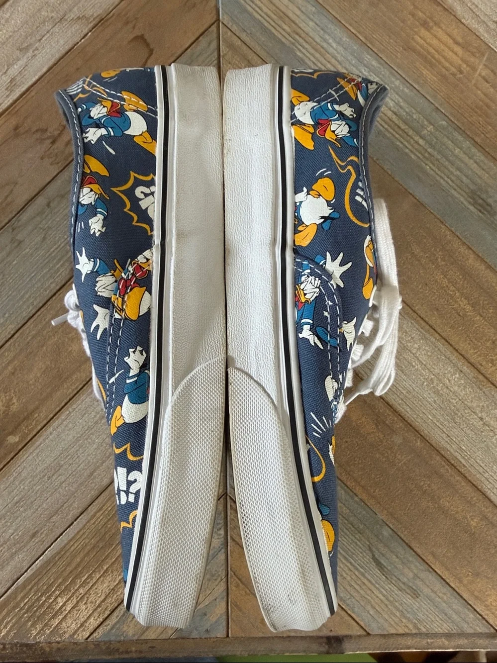 Disney VANS Navy Donald Duck Graphic Canvas Lace-Up Sneakers sz 6.5 M, 8W - Picture 2 of 7